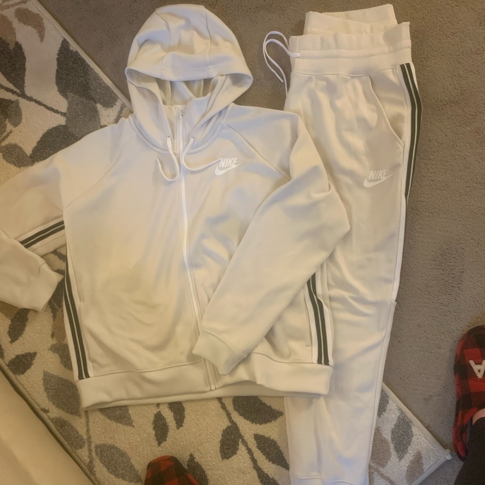 NIKE TRACK SUIT JOGGERS